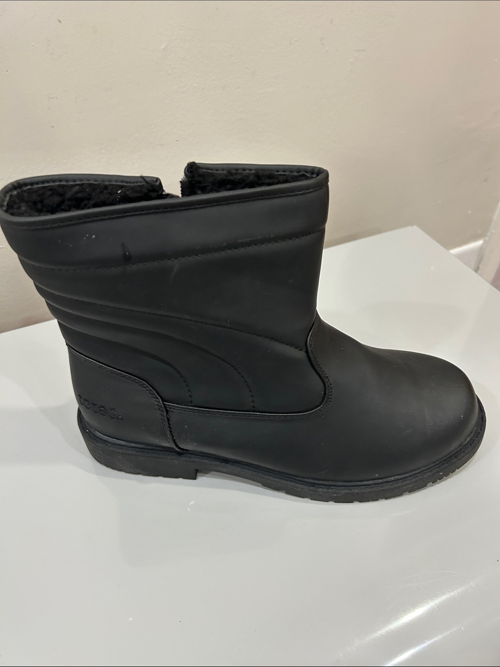 totes black textured sole